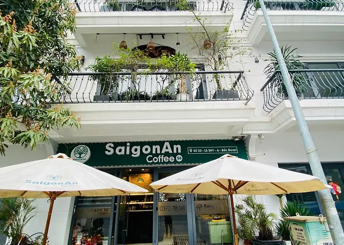 Khách sạn The Bamboo Palace & Residences
