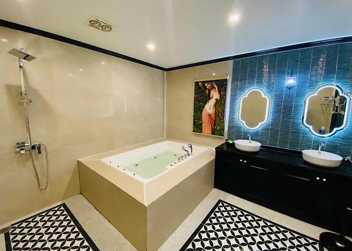 The Bamboo Palace & Residences Khách sạn 5*